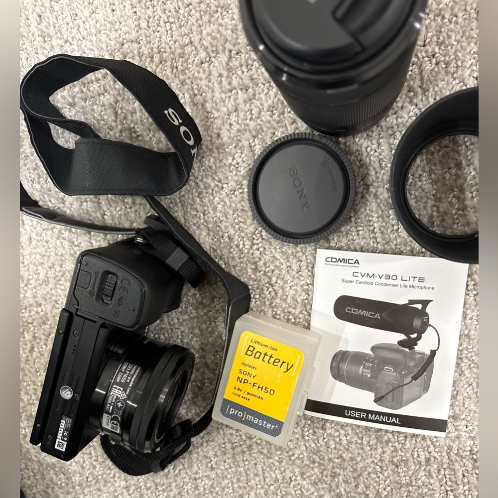 Sony Black Digital Camera with Lens & Accessories 📷📸🎞️